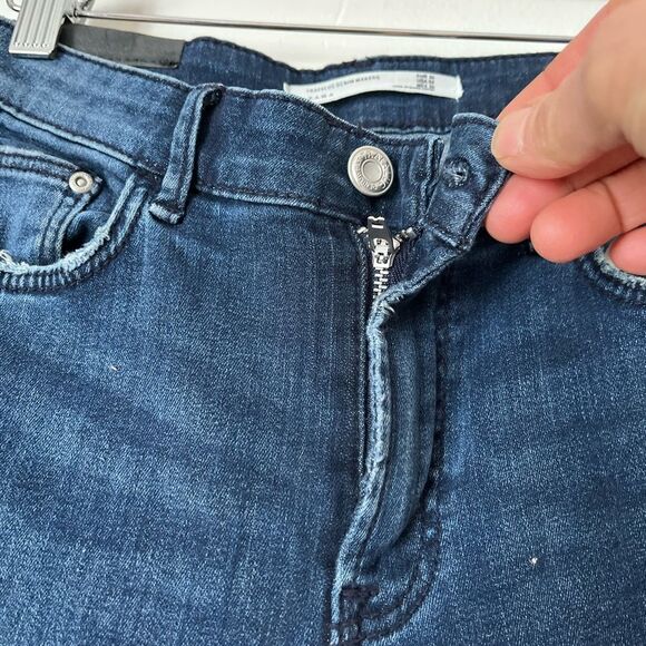 Zara blue high wasted skinny jeans, distressed ankles, front and back pockets, 4 - Picture 4 of 9